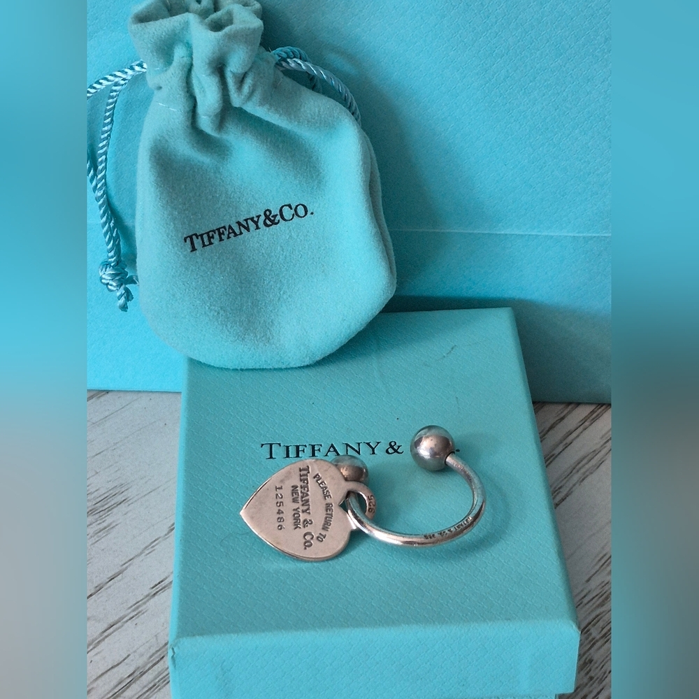 AUTHENTIC Return To Tiffany & Co Heart Key Ring